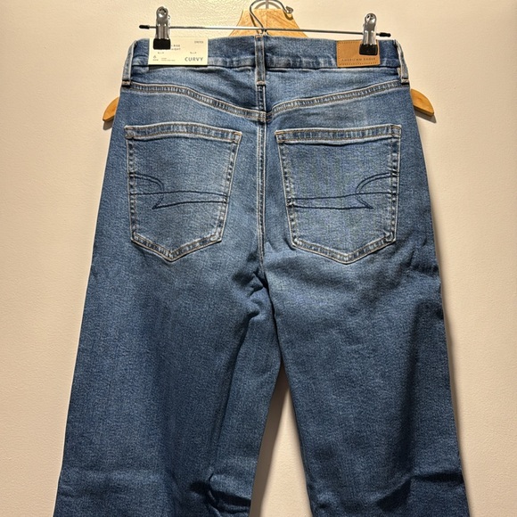 American Eagle Curvy Super High-Rise Baggy Straight Jean - Picture 4 of 10